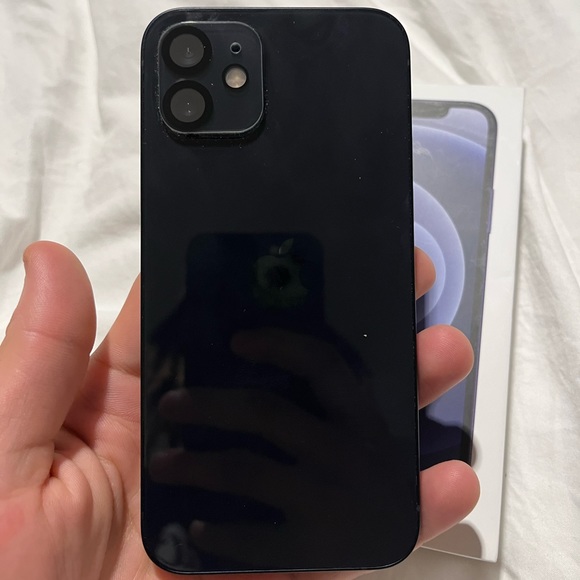 iPhone 12 new in box with usbc to iPhone charger - Picture 7 of 8